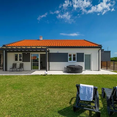 Holiday home Aquamarin *